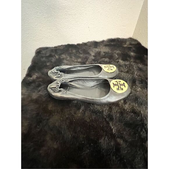 Tory Burch Reva Black Leather Ballet Flats Gold T Logo Classic Womens Size 7.5 - Picture 1 of 7